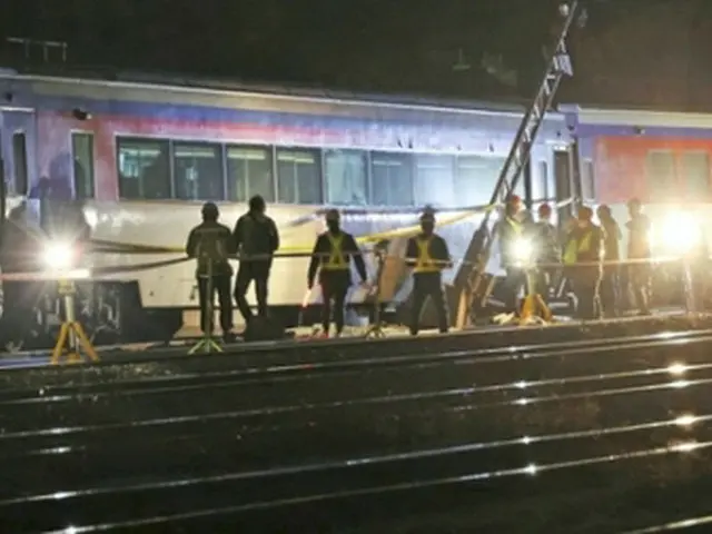 脱線した列車＝７日、ソウル（聯合ニュース）