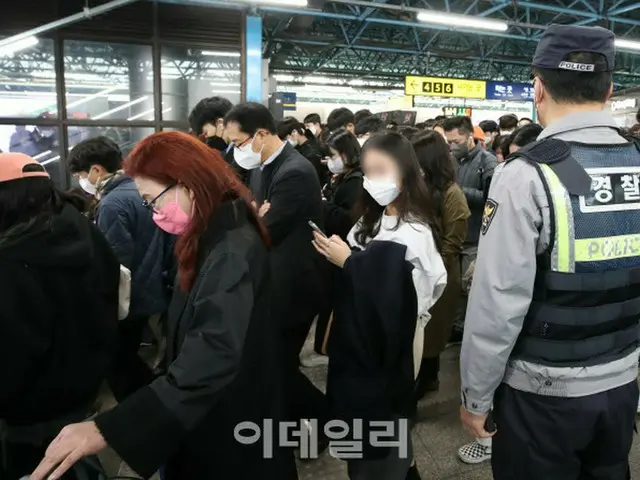 脱線事故にデモまで…ソウルで出勤する市民らが大混乱＝韓国（画像提供:wowkorea）