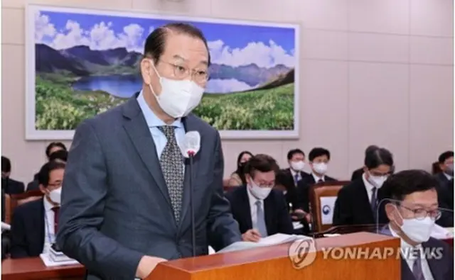 国会外交統一委員会で発言する韓国統一部の権長官＝７日、ソウル（聯合ニュース）