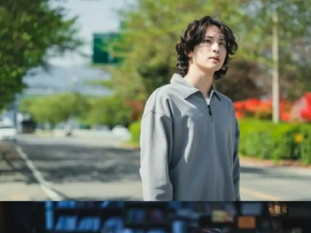 イム・シワン（ZE:A）、もじゃもじゃロン毛にパーマヘア姿で破格変身…ドラマ「なにもしたくない」で図書館司書役に挑戦（画像提供:wowkorea）