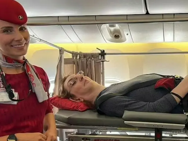 身長215cmの女性、飛行機の座席を6つ改造して初の海外旅行（画像提供:wowkorea）