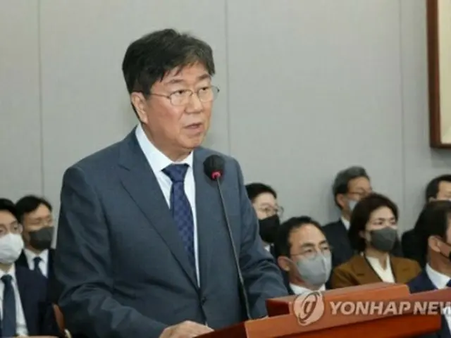 国会運営委員会による大統領秘書室の国政監査で発言する金大棋・大統領秘書室長＝8日、ソウル（聯合ニュース）