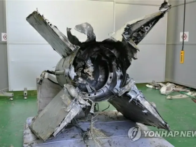 北朝鮮のミサイルの残骸と推定される物体（国防部提供）＝（聯合ニュース）≪転載・転用禁止≫