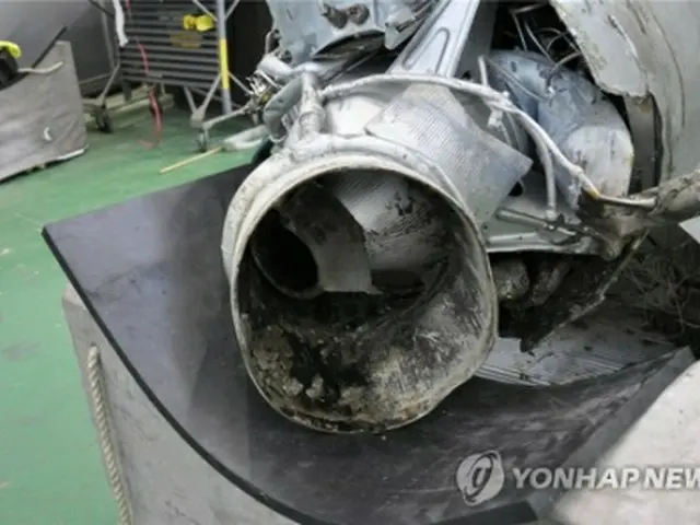 北朝鮮ミサイルの残骸と推定される物体のエンジン部分（国防部提供）＝（聯合ニュース）≪転載・転用禁止≫