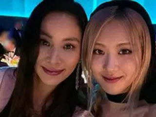 女優コ・ソヨン、「BLACKPINK」ROSEとのツーショット写真公開