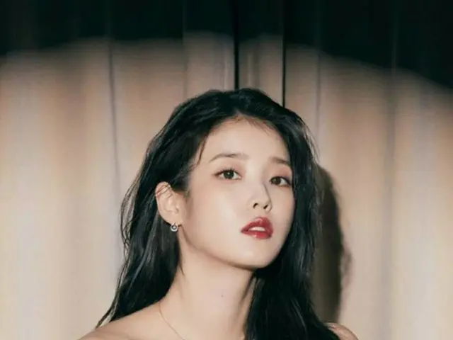 歌手IU（アイユー）、ブランド品よりもさらに輝く美貌（画像提供:wowkorea）