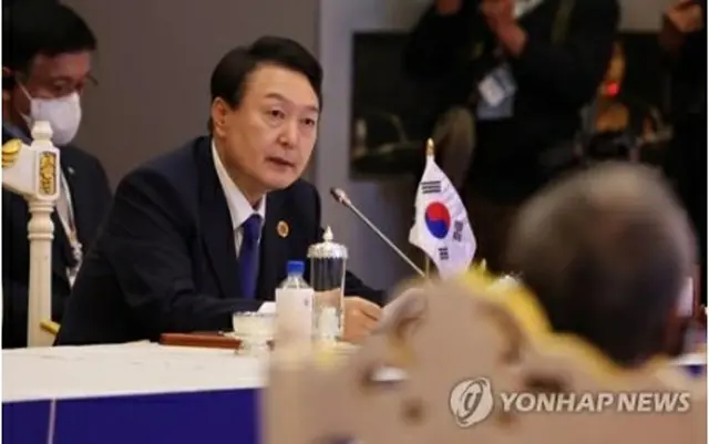 韓国・ＡＳＥＡＮ首脳会議で発言する尹大統領＝１１日、プノンペン（聯合ニュース）