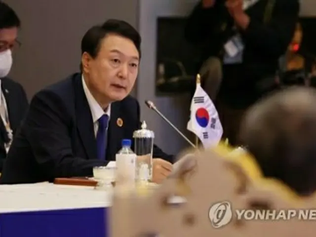 韓国・ＡＳＥＡＮ首脳会議で発言する尹大統領＝１１日、プノンペン（聯合ニュース）