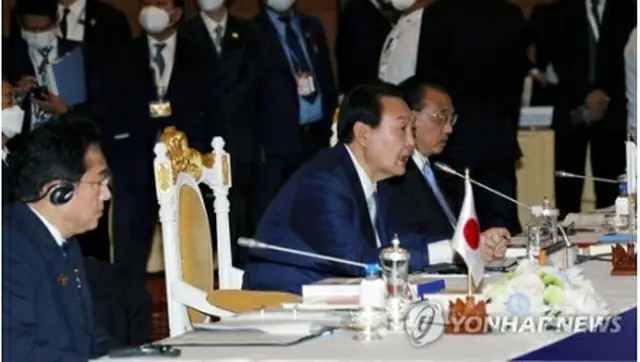 ＡＳＥＡＮプラス３首脳会議で発言する尹大統領＝１２日、プノンペン（聯合ニュース）