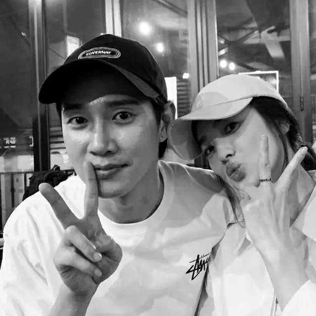 俳優パク・ソンフンが、女優ソン・ヘギョとのうれしい近況を知らせた。（画像提供:wowkorea）