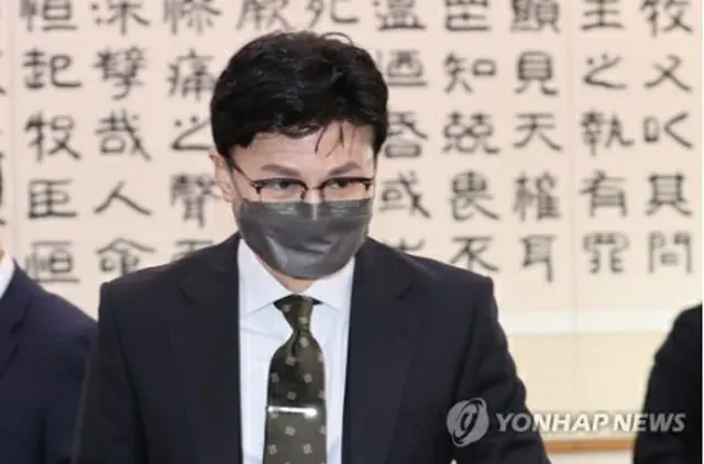 国会で開かれた法制司法委員会の会議に出席した韓長官＝１４日、ソウル（聯合ニュース）