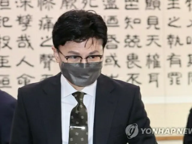 国会で開かれた法制司法委員会の会議に出席した韓長官＝１４日、ソウル（聯合ニュース）