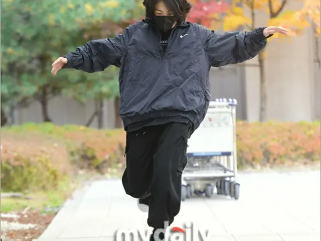 「BTS（防弾少年団）」のJUNG KOOK、サプライズの「キックセレモニー」でファンを笑顔に（画像提供:wowkorea）