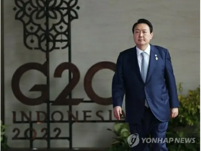 Ｇ２０サミットの会場に向かう尹大統領＝１５日、バリ島（聯合ニュース）