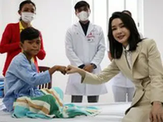 ノーマスクで病院を訪れた金大統領夫人…野党「極めて不適切」＝韓国報道