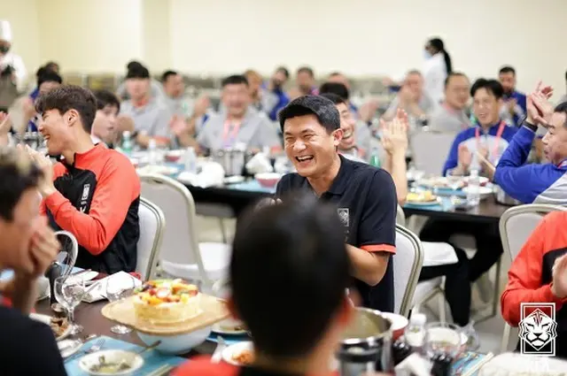 ＜カタールW杯＞韓国代表、現地で誕生日迎えたキム・ミンジェを祝い「ケーキパーティー」（画像提供:wowkorea）
