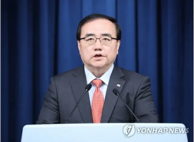 記者会見する金聖翰・国家安保室長＝１６日、ソウル（聯合ニュース）