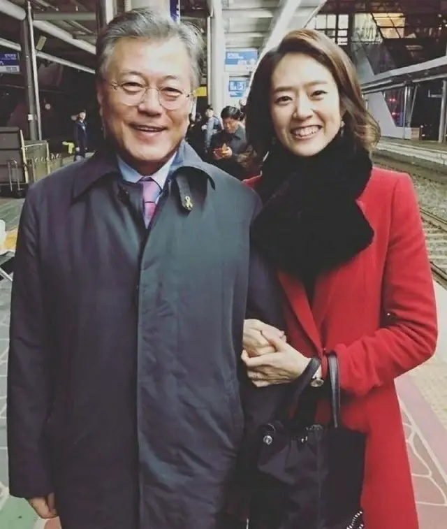文在寅元大統領（左）と高旼廷、共に民主党最高委員（右）（画像提供:wowkorea）