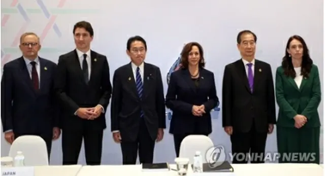 緊急会合に出席した韓首相（右から２人目、国務総理室提供）＝（聯合ニュース）≪転載・転用禁止≫