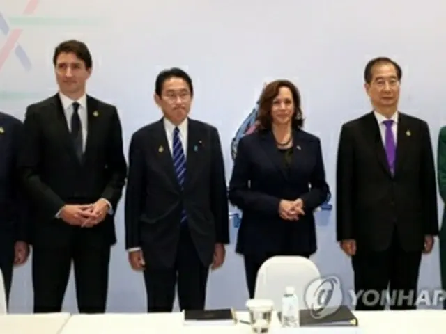 緊急会合に出席した韓首相（右から２人目、国務総理室提供）＝（聯合ニュース）≪転載・転用禁止≫