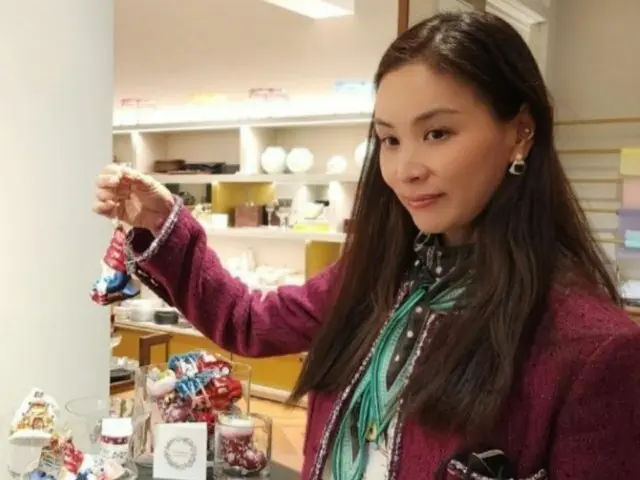 女優コ・ソヨン、一足早くクリスマス気分？ますます若返る50代…新たに美貌の全盛期を更新（画像提供:wowkorea）