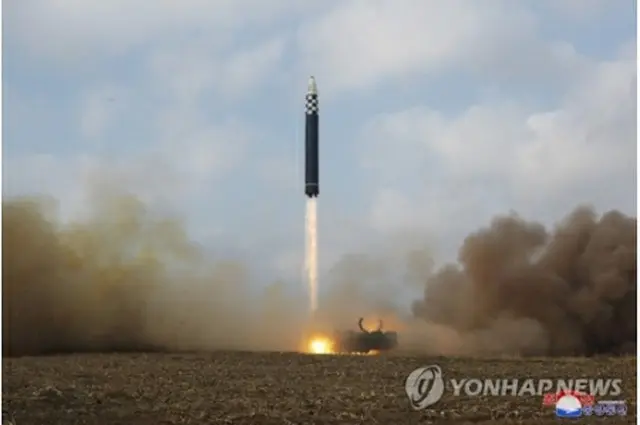 北朝鮮は１８日に金正恩・国務委員長（朝鮮労働党総書記）の立ち会いのもと、新型の大陸間弾道ミサイル（ＩＣＢＭ）「火星１７」の発射実験に成功したと発表した＝（朝鮮中央通信＝聯合ニュース）≪転載・転用禁止≫