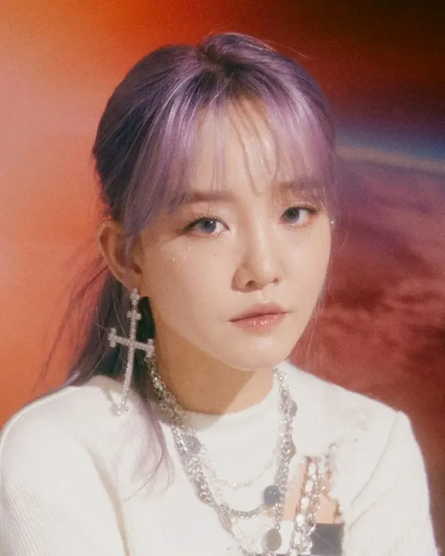歌手ユンナ、ことし3月リリースの6thリパッケージタイトル曲「事象の地平線」が”逆走”で1位に（画像提供:wowkorea）