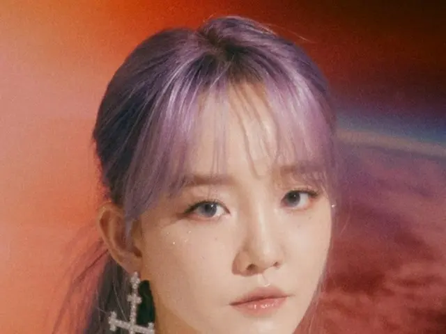 歌手ユンナ、ことし3月リリースの6thリパッケージタイトル曲「事象の地平線」が”逆走”で1位に（画像提供:wowkorea）