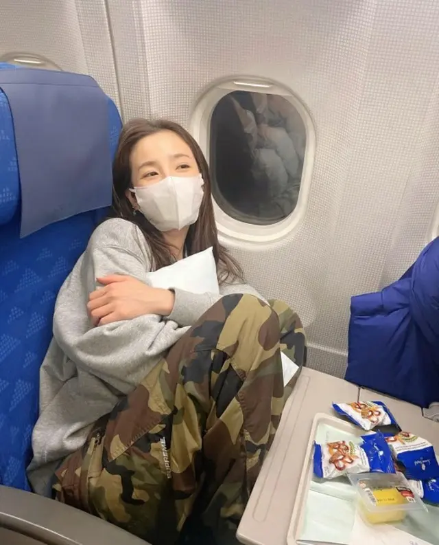 DARA（元2NE1）、エコノミー席にすっぽり収まる姿公開…「余裕があって広い」（画像提供:wowkorea）