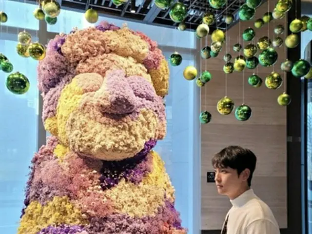 “パク・シネの夫” 俳優チェ・テジュン、「コッハルバン」の前でイケメンオーラ発散（画像提供:wowkorea）