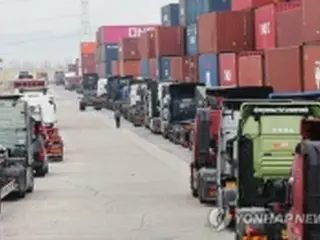 トラック運転手らがスト突入　政府は厳正対応の構え＝韓国