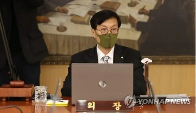 金融通貨委員会を主宰する韓国銀行の李昌鏞（イ・チャンヨン）総裁（写真共同取材団）＝２４日、ソウル（聯合ニュース）