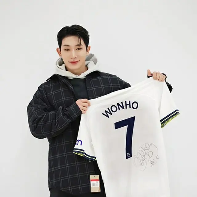 ウォノ（元MONSTA X）、サッカー韓国代表ソン・フンミンの所属チームとコラボ（画像提供:wowkorea）
