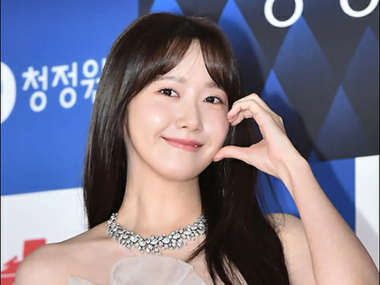 ユナ（少女時代）、いつ見ても愛らしい笑顔…かわいい”ほっぺハート”でフォトウォールに | wowKorea（ワウコリア）