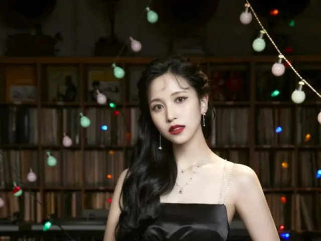 「TWICE」ミナ、黒いドレスを着て…エレガントな魅力(画像提供:wowkorea)