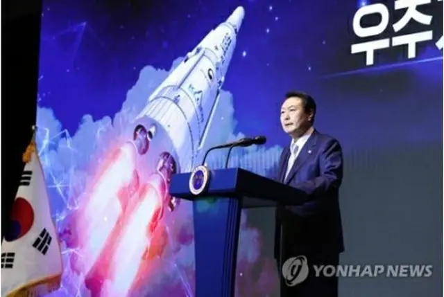 未来宇宙経済ロードマップを発表する尹大統領＝28日、ソウル（聯合ニュース）