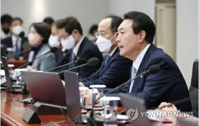 閣議で発言する尹大統領（大統領室通信写真記者団）＝29日、ソウル（聯合ニュース）
