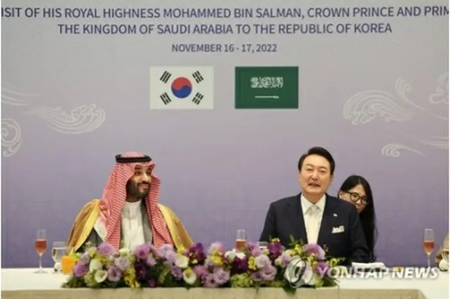 今月１７日に来韓したサウジアラビアのムハンマド皇太子（左）が尹錫悦（ユン・ソクヨル）大統領と会談している（資料写真）＝（聯合ニュース）