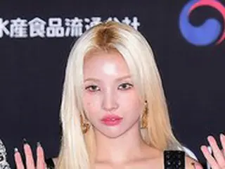 「(G)I-DLE」SOYEON、「2022 MAMA AWARDS」で披露した新ラップにネットユーザーが賛否両論…「特別に作られた賞はお断り」の意図は？