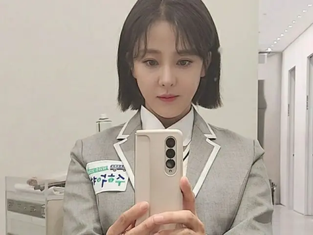 40代の女優パク・ウネ、制服がよく似合う童顔美貌（画像提供:wowkorea）