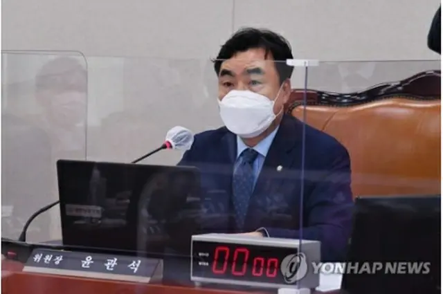 国会の産業通商資源中小ベンチャー企業委員長を務める尹官石議員（国会写真記者団、資料写真）＝（聯合ニュース）