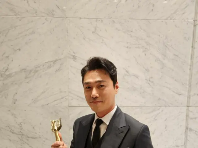 “ドラマ「私たちのブルース」のパン・ホシク役”俳優チェ・ヨンジュン、「第30回大韓民国文化芸能大賞」で優秀演技賞を受賞（画像提供:wowkorea）