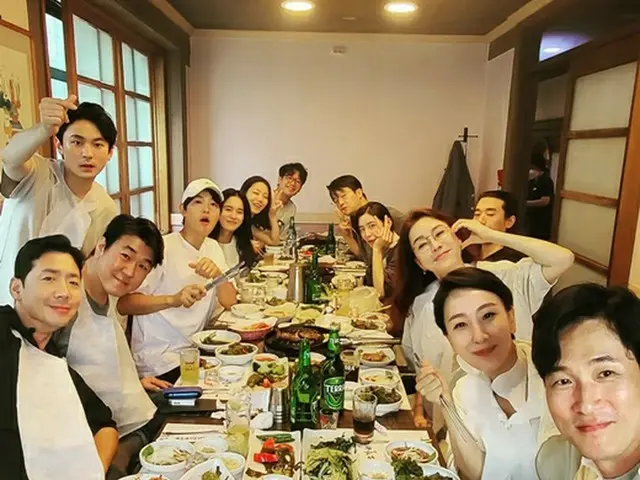 俳優ソン・ジュンギ、「財閥家の末息子」チームの会食で豪快におごる（画像提供:wowkorea）