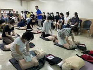 地下鉄の駅で「市民安全体験館」が運営中…「心肺蘇生術」などを体験＝韓国