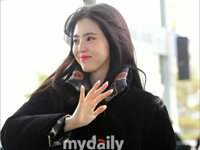 女優ハン・ソヒがまるで映画撮影のような美しい姿で出国した。（画像提供:wowkorea）