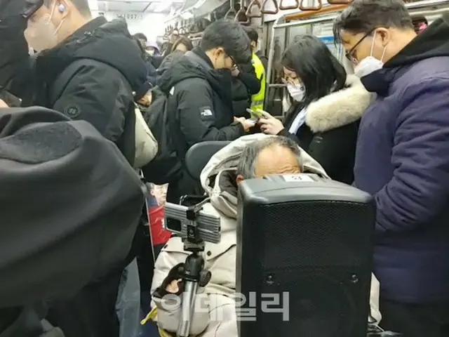 全障連が地下鉄デモを実施…ソウル地下鉄4号線が混雑（画像提供:wowkorea）