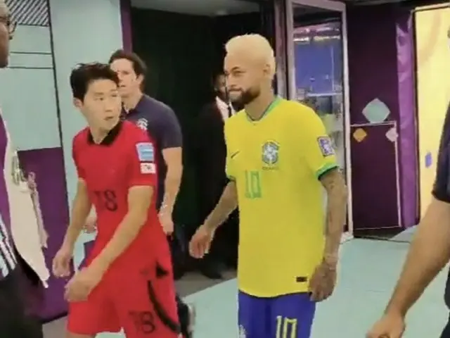 ＜カタールW杯＞韓国代表イ・ガンイン、試合後にネイマールとユニフォーム交換（画像提供:wowkorea）