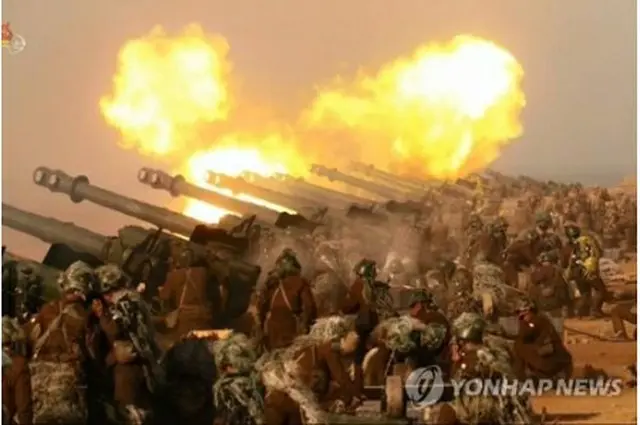 ２０２０年３月２１日、朝鮮中央テレビが公開した砲撃訓練の様子（朝鮮中央テレビの画像から）＝（聯合ニュース）≪転載・転用禁止≫