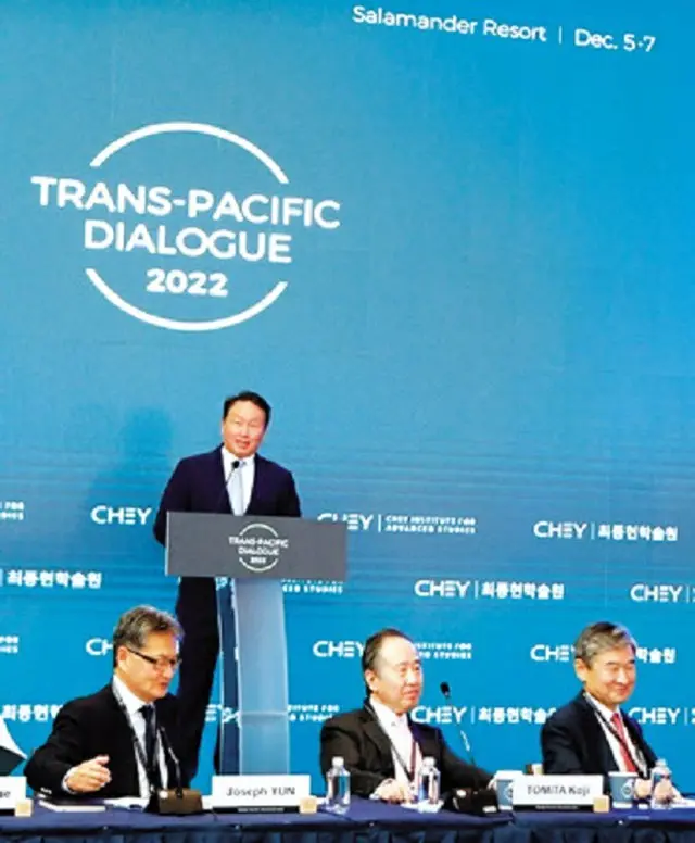 韓国SKグループの崔泰源会長が、ワシントンで開かれた「トランス・パシフィック・ダイアログ・フォーラム」の日韓協力特別セッションで歓迎の辞を述べている（画像提供:wowkorea）