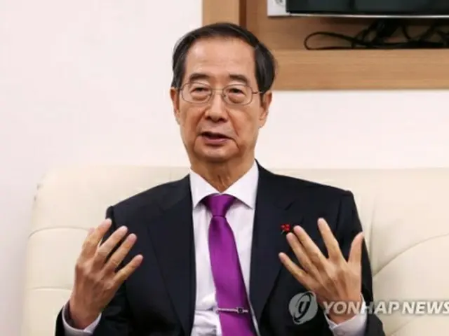 会見する韓首相＝6日、世宗（聯合ニュース）